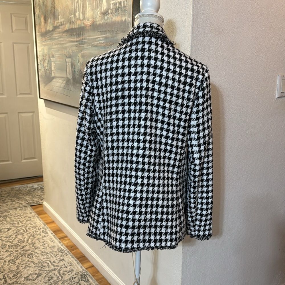 Tahari Jacket. - Picture 2 of 6